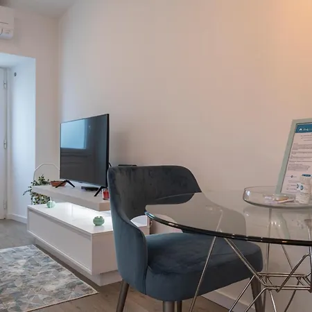 Lovelystay - 1bdr Cozy Flat In Heart Of Apartman *