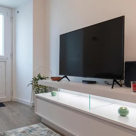 Lovelystay - 1bdr Cozy Flat In Heart Of Apartman *